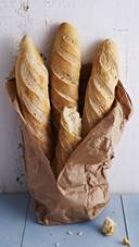 浪漫的法式长棍面包