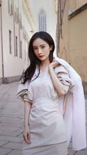 拥有A4腰的女明星