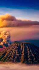 婆罗摩火山喷发