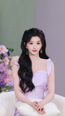 孔雪儿和花一样明媚