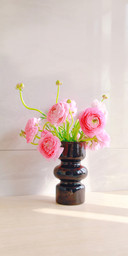 Home flower arrangements are super beautiful and enduring