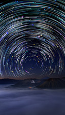 绚丽的夜空星轨