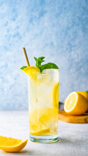 Freshness mojito drink with lemon
