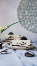Unbaked creamy cheesecake with chocolate cookies