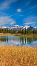 Autumn scenery of Cascaid Pond