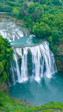 The aweinspiring view of the waterfall from six sides