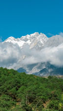 The charm of the jade dragon snow peak and the summer