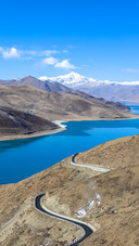 Yamdrok yumtso in midsummer is simply breathtaking