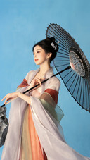 女明星的古装很曼妙