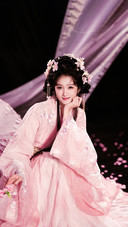 女明星的古装很曼妙