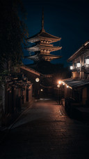 Night View of Ernianban Temple in Kyoto