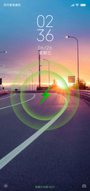 阳光下的马路