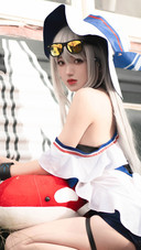夏日午后的动漫少女