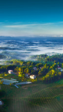 The green mountains and clear waters paint a new village