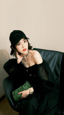 性感十足唐艺昕