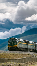 The Splendor of the Qinghai-Tibet Railway
