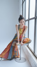 张雪迎彩虹扎染长裙