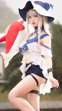 夏日午后的动漫少女