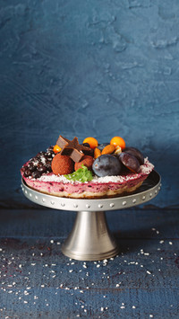 Cake with nuts and berries