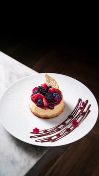 Raspberry and blueberry cheesecakes with graham cracker base