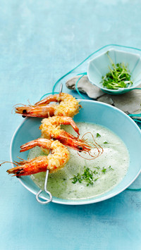 Crispy shrimps with cooled cucumber mint soup