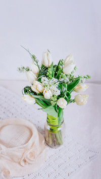 Bouquet of white tulips with lilac in vase