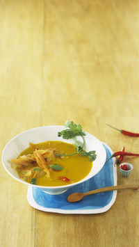 Curried potato soup with apple and carrot