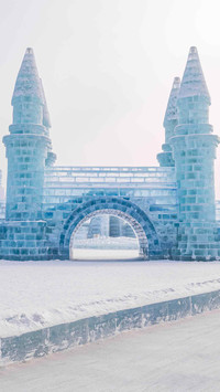 Extremely cold ice sculpture