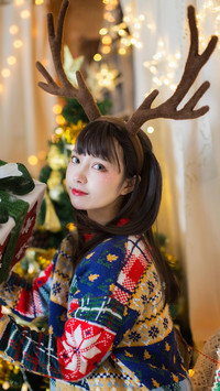 美女变身迷人“小鹿”