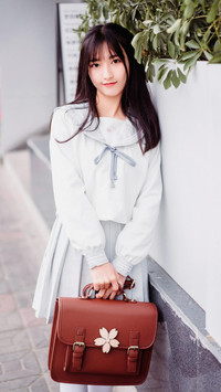 清纯可人的校服女神