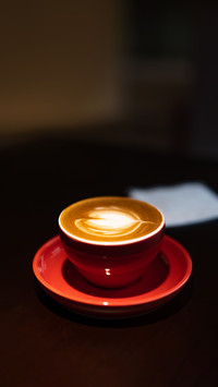 Latte art, coffee shop, red cup, wooden table