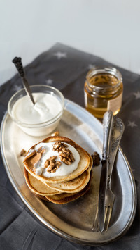 Sour cream pancakes with peanut butter