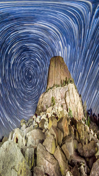 摄影师拍摄涡状星空