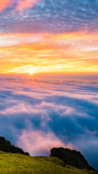 The sunset glow over the sea of clouds on wugong mountain