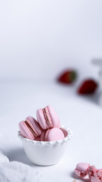 Strawberry flavored macaron