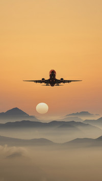 Where does the electricity of the plane come from