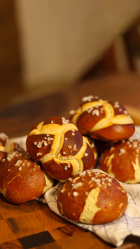 Irresistibly colored pretzel bread