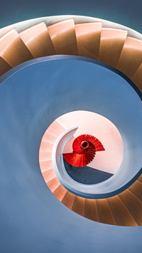 Rotating light and shadow