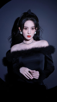 “硬汉女神”古力娜扎