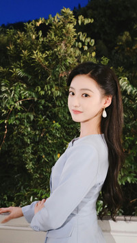 胡连馨尽显温婉气质