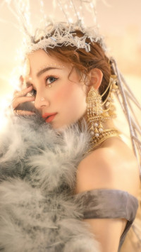 精灵古怪的可爱少女-锐景创意