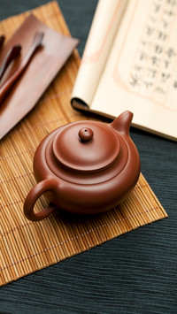 The purple clay pot is cracked dont panic 03