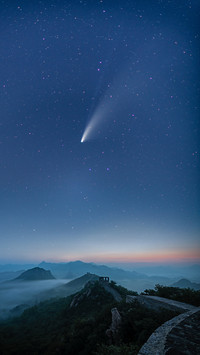 Why do meteors have tails