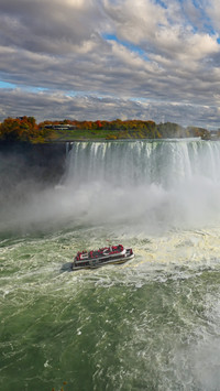 Niagara falls in late autumn