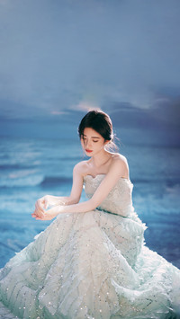 “白天鹅”鞠婧祎