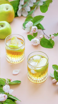 Whiskey Cocktail with Apple Juice and Ice