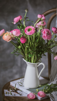 Indoor flower arranging device