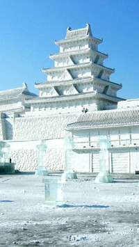 Extremely cold ice sculpture