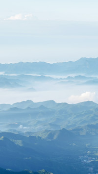 The mist locks the lingfeng peak concealing its lush