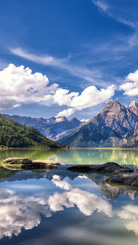 最美六千米山峰雀儿山
